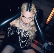 Além disso acontecerá uma watch party, para comemorar dos 40 anos de carreira da diva
