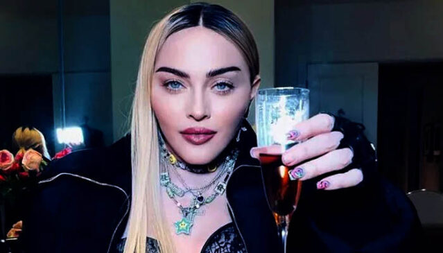No dia 4 de maio acontecerá o show da Madonna nas areias de Copacabana, na zona sul do Rio de Janeiro, que pode gerar uma injeção de R$ 293,4 milhões na economia carioca