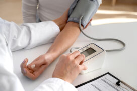 Tabagismo e falta de exercício físicos pode levar pessoa a ter pressão alta