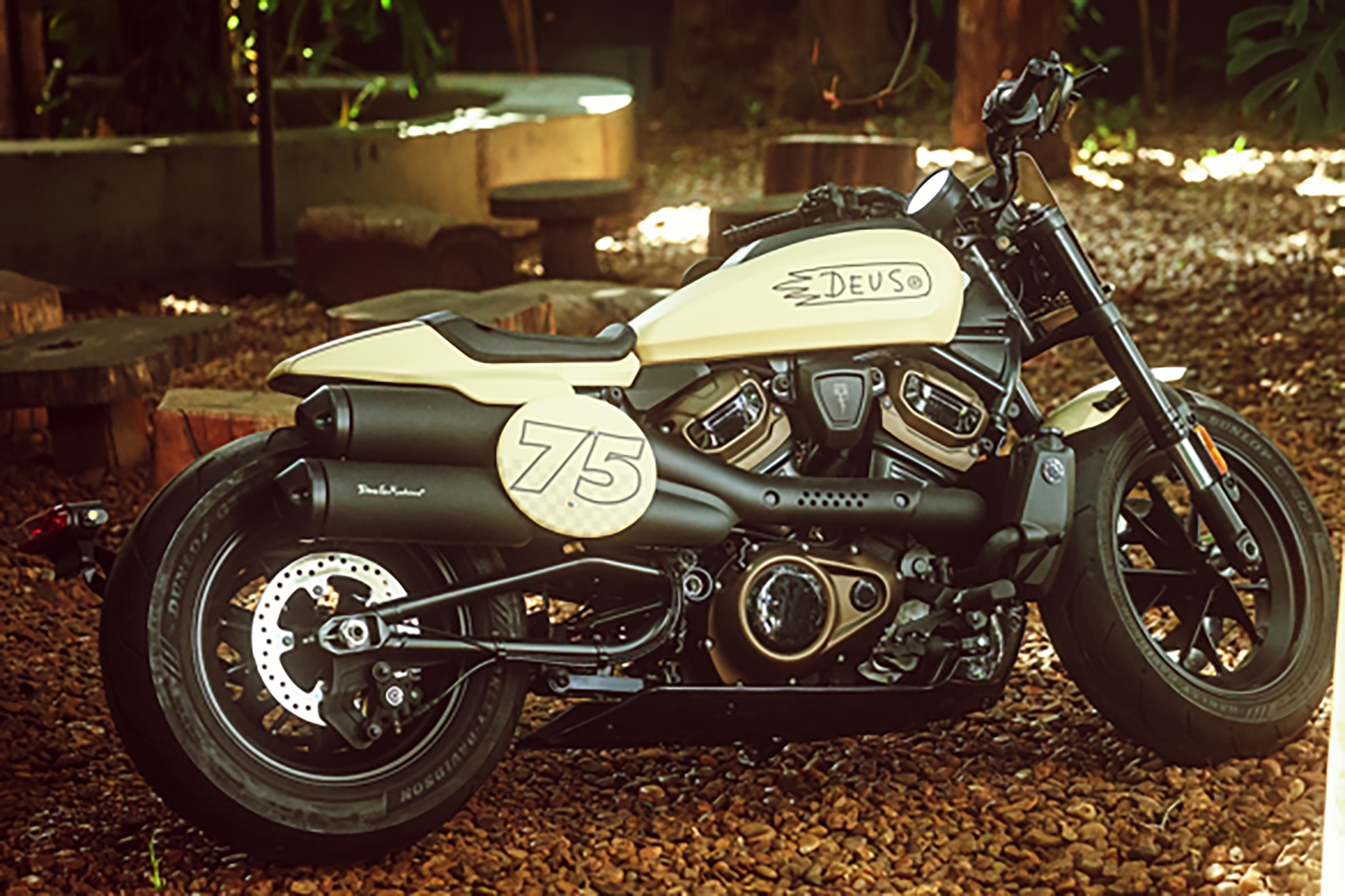 Harley-Davidson e Deus Ex-Machina criam Sportster S customizada