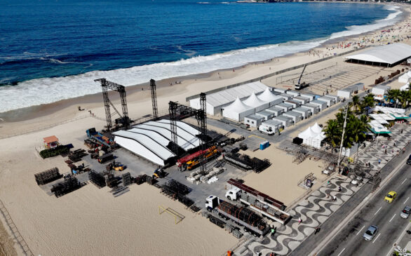Palco de Madonna em Copacabana começou a ser montado na última sexta-feira (19); estrutura será duas vezes maior que o usado no restante da turnê mundial 'The Celebration Tour'
