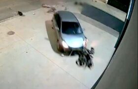 Mulher morre após ser atropelada por carro na contramão no interior de SP