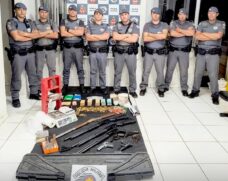 PMs apreenderam sete armas, munições, drogas e dinheiro em Piraju
