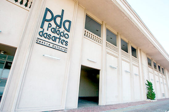 Aulas das oficinas culturais são ministradas gratuitamente no Palácio das artes