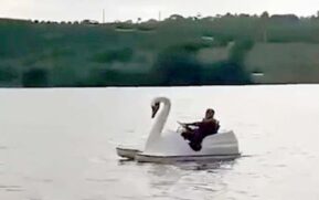 Foragido é perseguido por PM em pedalinho no ES