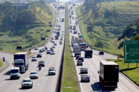 Rodovia Presidente Dutra com trânsito nesta quinta (8)