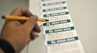 A aposta simples, em que o jogador escolhe seis números de 1 a 60, custa R$ 6