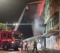 Incêndio em pousada no centro de Porto Alegre deixa 10 vítimas