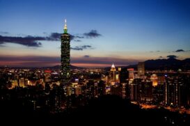 Segundo informações do Serviço Geológico dos EUA, o tremor teve uma magnitude de 7,5 e ocorreu na região de Hualien, na costa leste de Taiwan