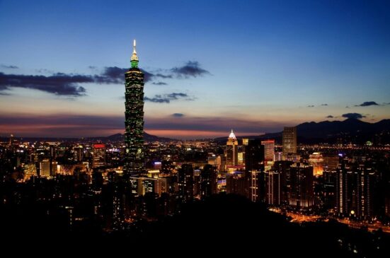 Segundo informações do Serviço Geológico dos EUA, o tremor teve uma magnitude de 7,5 e ocorreu na região de Hualien, na costa leste de Taiwan