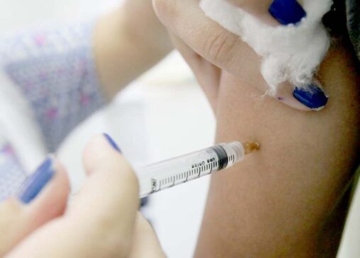 O Ministério da Saúde adotou uma nova estratégia de vacinação contra o HPV