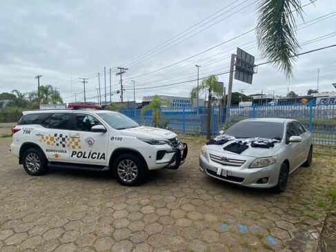 Toyota Corolla foi abordado durante operação em rodovia do interior de São Paulo