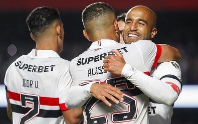 Com o resultado, a equipe de Luis Zubeldía encerra a fase com 13 pontos, à frente dos comandados de Wálter Ribonetto pelo saldo de gols