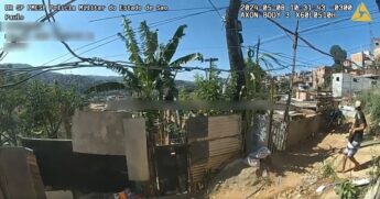 Ação foi capturada por câmera corporal no uniforme do policial que disparou 11 tiros contra o suspeito