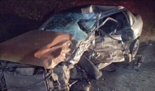 Carro de cantor ficou completamente destruído