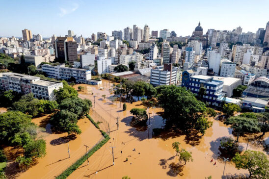 A maioria dos rios no Rio Grande do Sul ultrapassou seus limites de inundação, direcionando uma considerável quantidade de água em direção à capital, Porto Alegre.