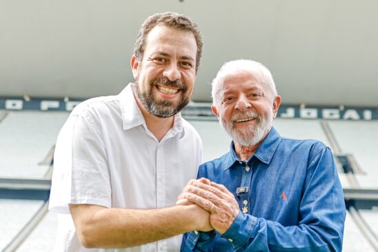 Boulos e Lula durante ato na Neo Química Arena, em São Paulo