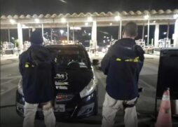 Policiais apreendem carro com mais de R$ 88 mil em débitos