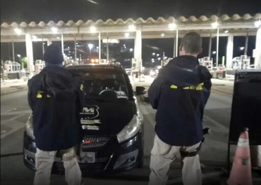 Policiais apreendem carro com mais de R$ 88 mil em débitos
