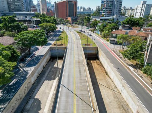 Obras na avenida Doutor Chucri Zaidan, na zona sul de São Paulo