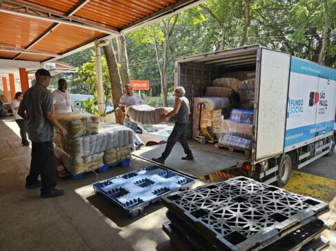 Governo de SP encaminhou nesta segunda o primeiro lote com doações para as vítimas das chuvas no Rio Grande do Sul
