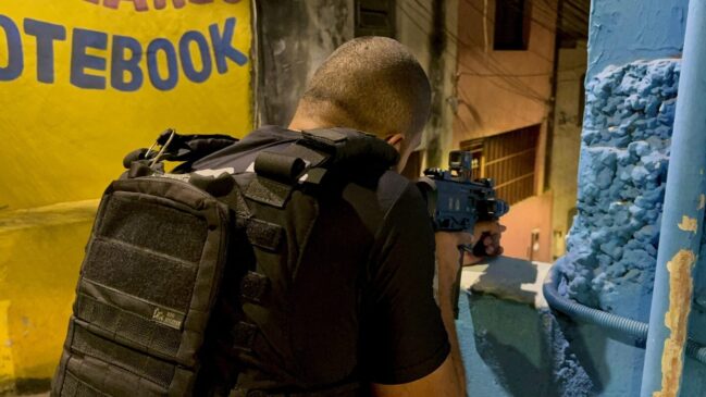 A Polícia Civil de Santo André, na Grande São Paulo, prendeu dois suspeitos de fraude durante uma operação