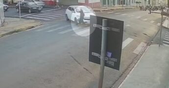 Idoso foi atropelado e arrastado enquanto atravessava a rua em Itápolis