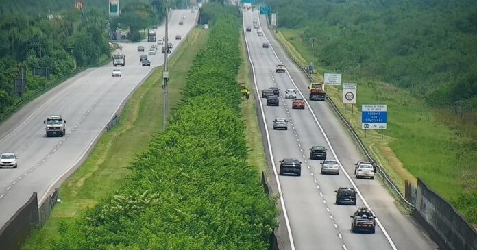 Rodovia do SAI tem 6 km de lentidão nesta segunda