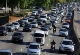 Falta de pagamento impede o condutor de licenciar o veículo