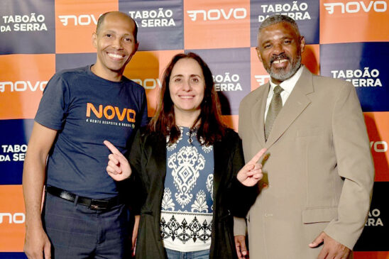 Marcos Costa, a deputada federal Adriana Ventura e José Luiz Flores, em Taboão da Serra, na Grande SP
