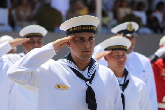 Os aprovados ingressam na carreira militar como Guarda-Marinha durante o curso de formação, depois serão nomeados Primeiro-Tenente da Marinha