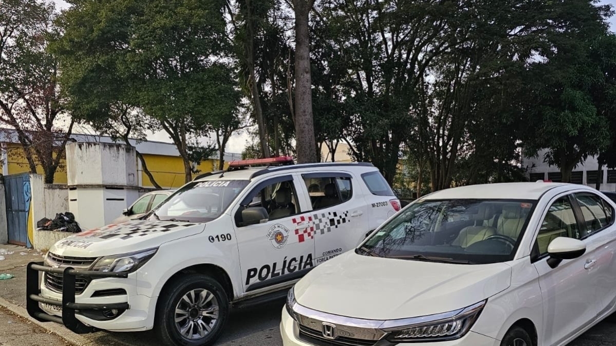 Os três adolescentes, sendo dois de 15 anos e um de 13 anos, foram conduzidos ao 101° Distrito Policial