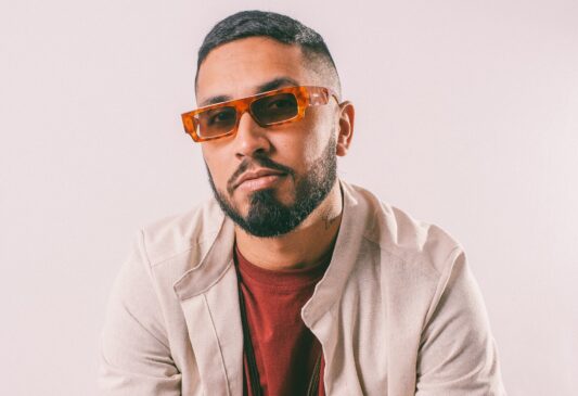 Rashid canta o álbum 'Movimento Rápido dos Olhos'