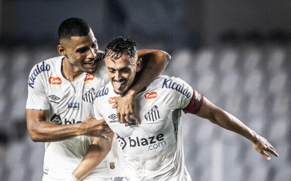 Alvinegro praiano foi a nove pontos e passou o Sport para assumir a ponta pelo saldo de gols por 7 a 4