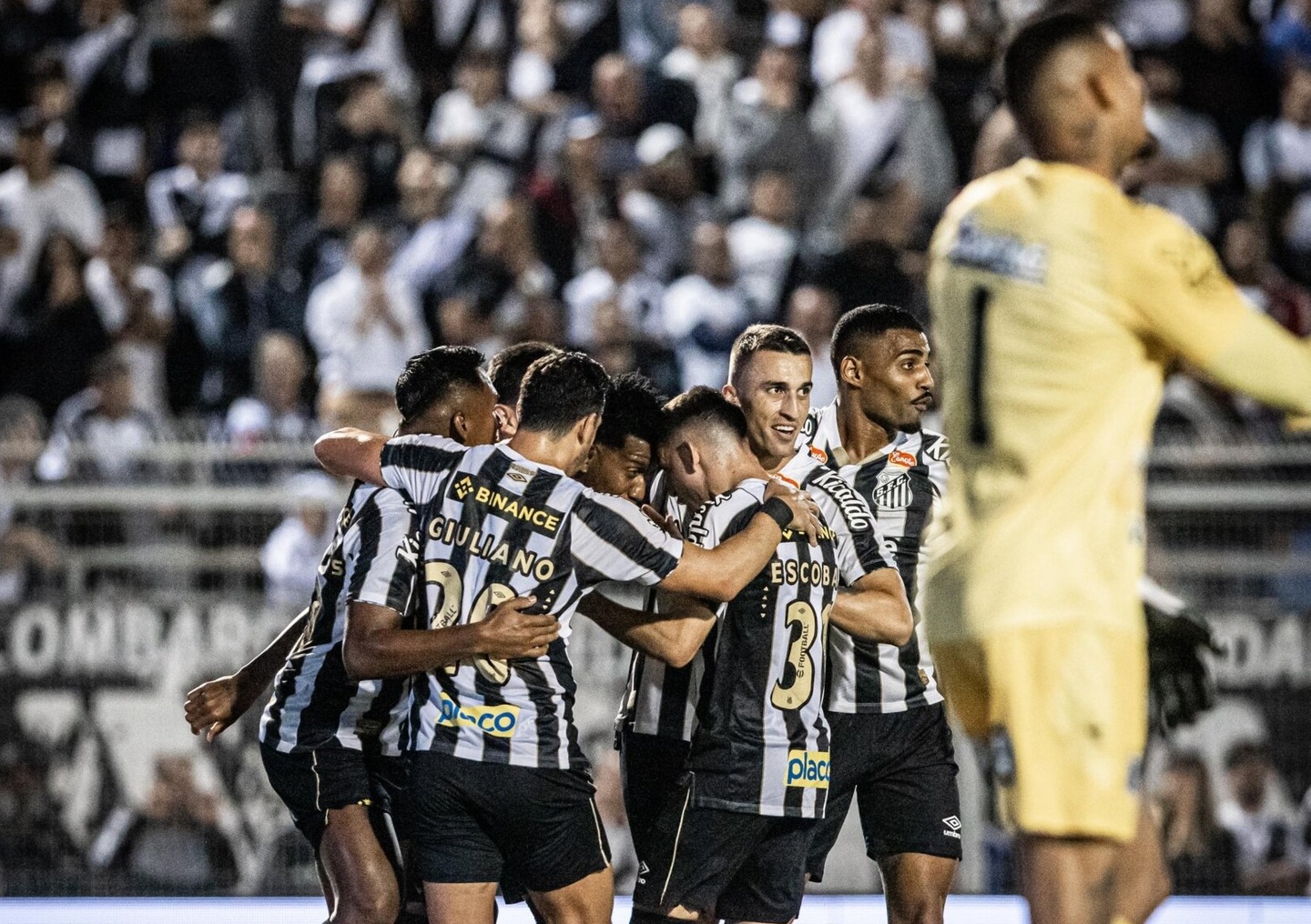 Gil e Giuliano marcaram para o Santos no primeiro tempo. Otero quase fez o terceiro antes do intervalo.