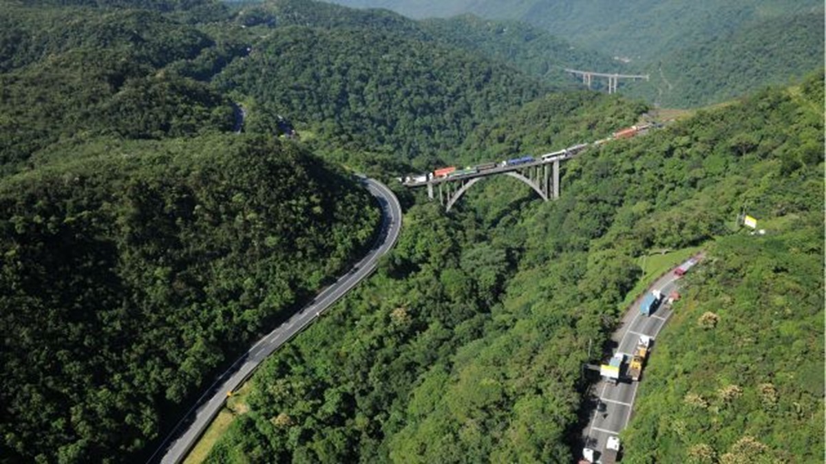 Rodovia Anchieta passa por intervenções e parte está bloqueada
