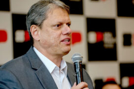 Tarcisio de Freitas sanciona Lei de Escolas Cívico-Militar