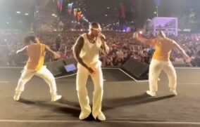 Show de Léo Santana demorou mais de uma hora para começar