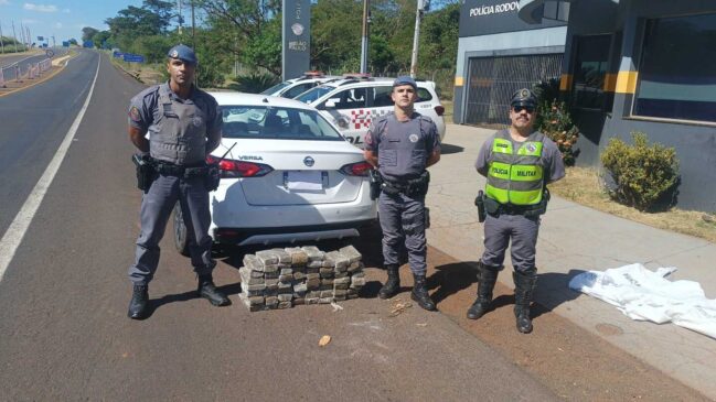 Policiais apreenderam 61 tabletes de maconha em operação na divisa de São Paulo com Paraná