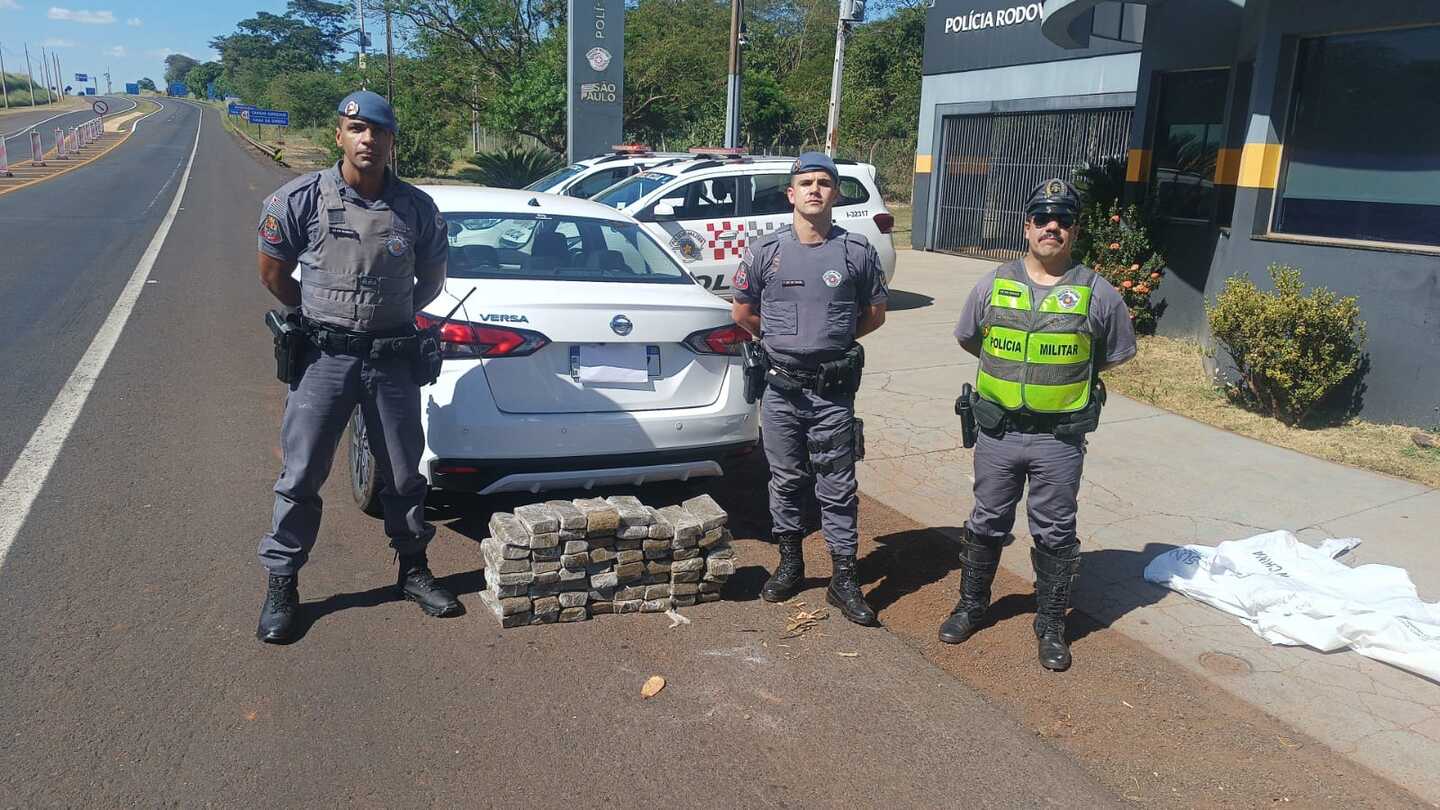 Policiais apreenderam 61 tabletes de maconha em operação na divisa de São Paulo com Paraná