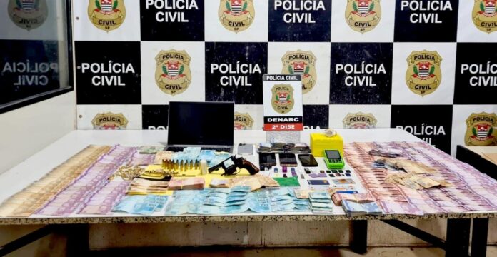 Operação no centro de SP tem 9 detidos e apreensão de dinheiro, celulares e drogas