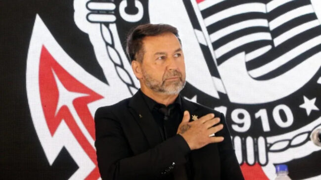 Augusto Melo está cada vez mais pressionado como presidente do Corinthians