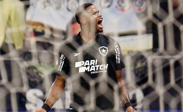 Botafogo venceu o Corinthians na Neo Química Arena