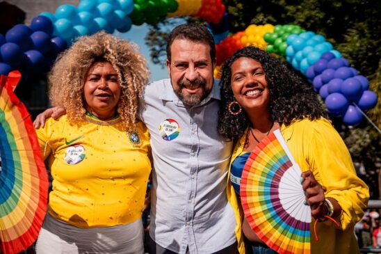 O deputado federal Guilherme Boulos durante a Parada do Orgulho LGBT+