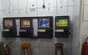 Ação da PM contra jogos de azar destrói mais 170 máquinas caça-níquel em SP