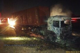 Carreta pega fogo na Castello Branco