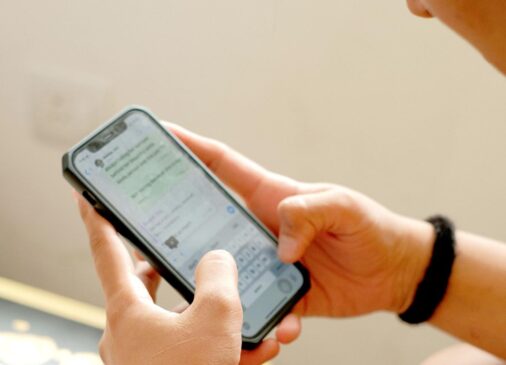 Tradutor instantâneo de mensagens de voz está em período de teste no WhatsApp