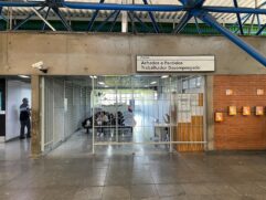 O passageiro que tenha perdido algum pertence deve comparecer à Central de Achados e Perdidos