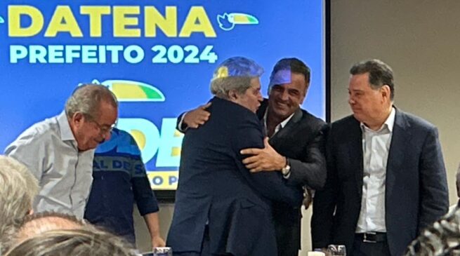 Datena chega a evento do PSDB, em São Paulo