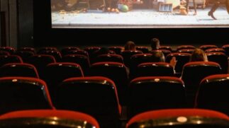 Homem de 27 anos foi preso em flagrante após abordar uma mulher em um cinema e mantê-la refém usando uma faca